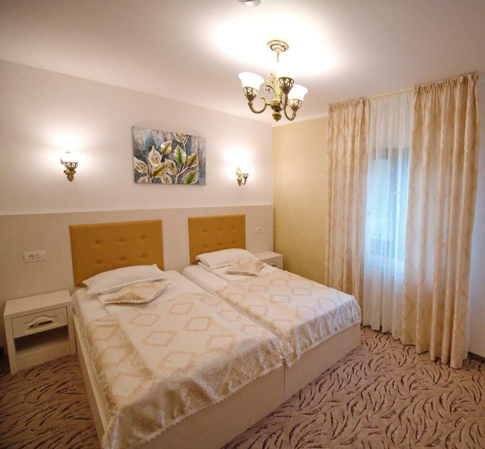 Pensiunea Ianis Piatra Neamţ Exterior foto