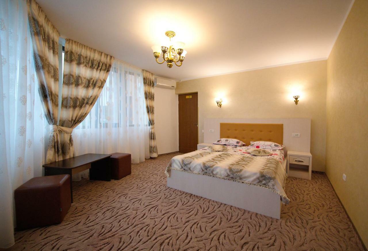 Pensiunea Ianis Piatra Neamţ Exterior foto